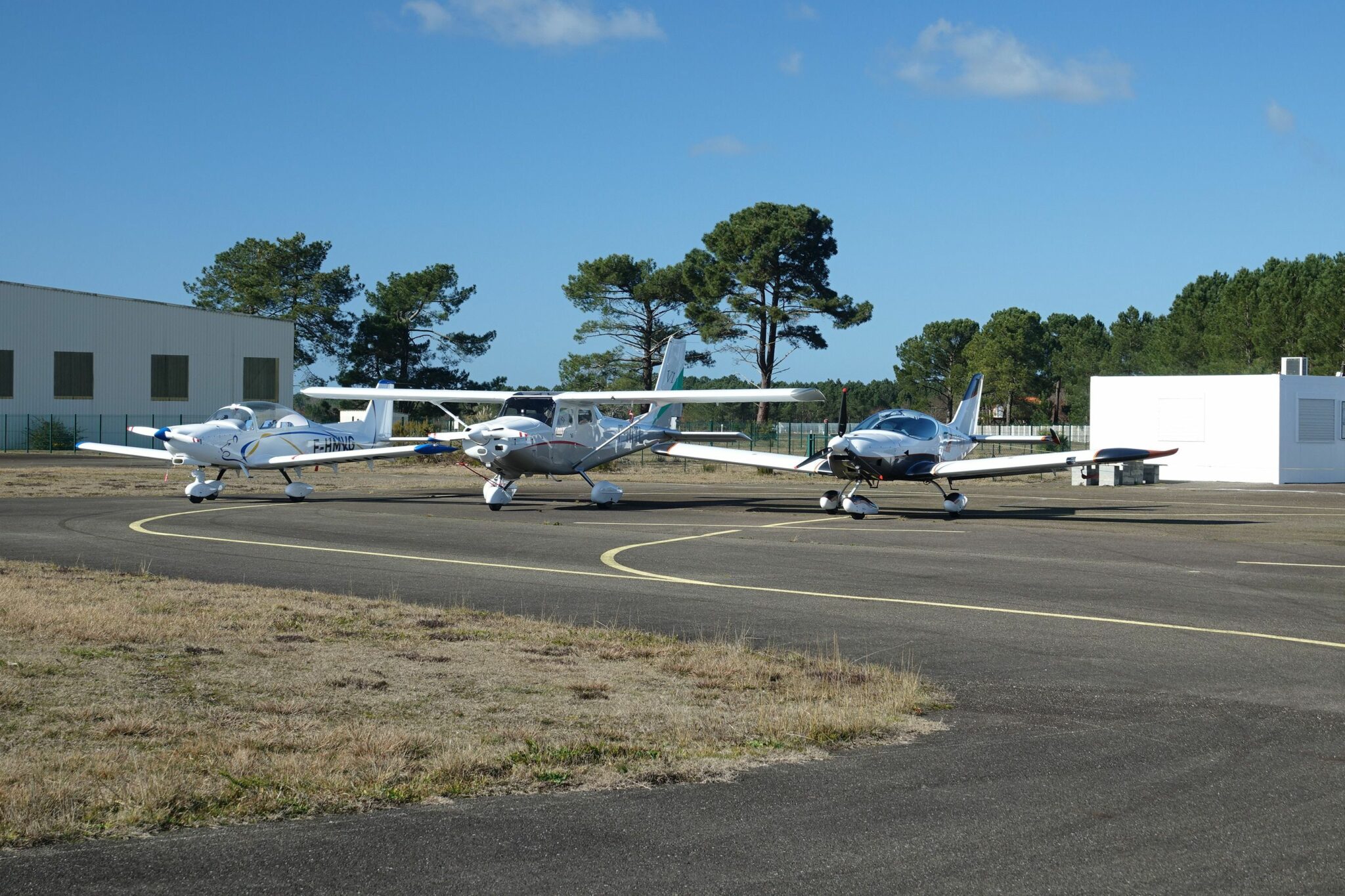 Photo des trois avions ACGL (1)